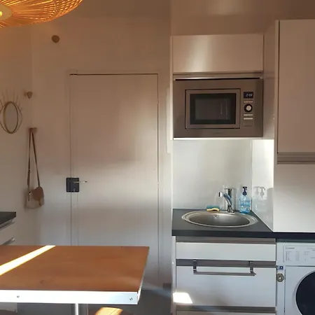 Equipped On The Edge Of Apartment *